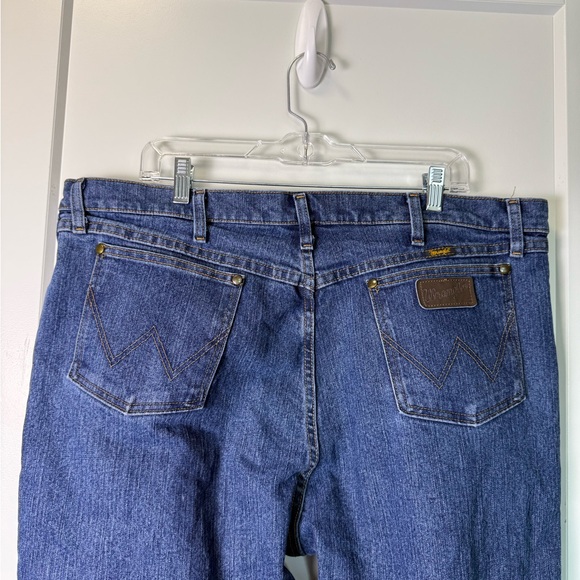 Wrangler Men's 47 Regular Advanced Comfort Stretch Mid Rise Regular Fit Tapered - Picture 3 of 6